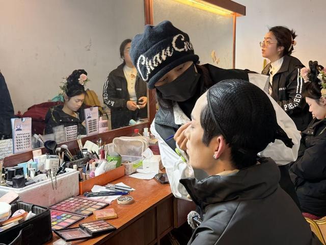 当NPC的“00后”不朽情缘网站在横店(图3)