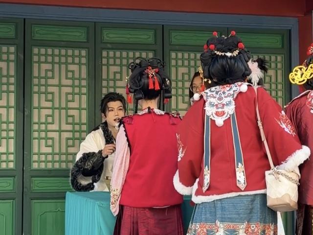 当NPC的“00后”不朽情缘网站在横店(图1)